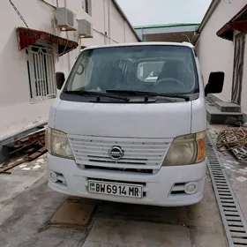 Nissan Urvan 2007
