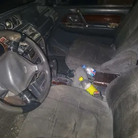 Mitsubishi Pajero 1992