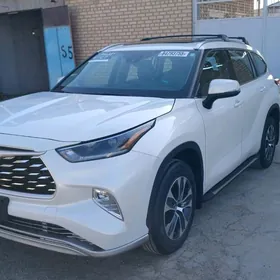 Toyota Highlander 2021