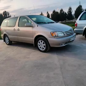 Toyota Sienna 2002