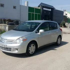 Nissan Versa 2011