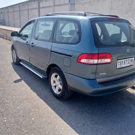 Toyota Sienna 2002