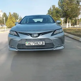 Toyota Camry 2021