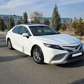 Toyota Camry 2021