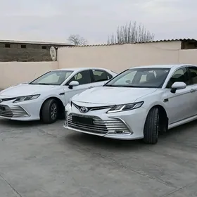 Toyota Camry 2021