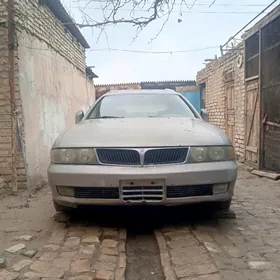 Mitsubishi Diamante 1996