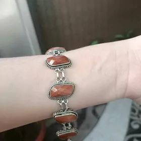 серебряный браслет.