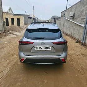 Toyota Highlander 2020