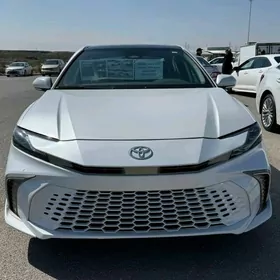 Toyota Camry Hybrid 2025