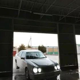 Mercedes-Benz E320 2000