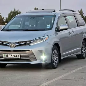 Toyota Sienna 2019