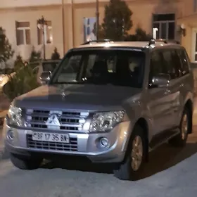 Mitsubishi Pajero 2012