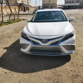 Toyota Camry 2021