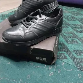 Обувь кожаная