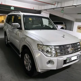 Mitsubishi Pajero 2010