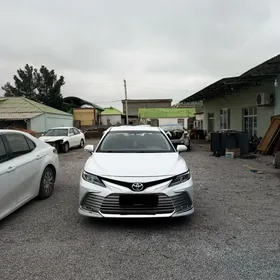 Toyota Camry Hybrid 2021