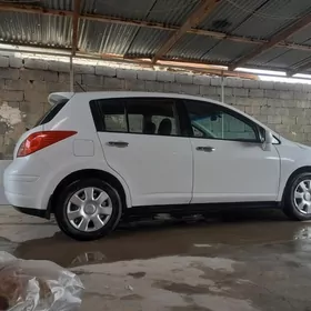 Nissan Versa 2012