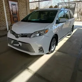 Toyota Sienna 2018
