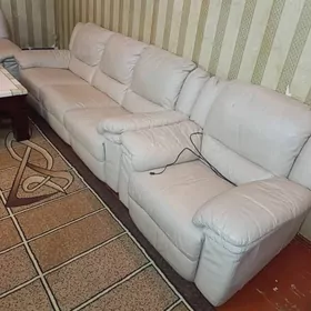 кожаный уголок