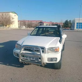 Nissan Pathfinder 2000