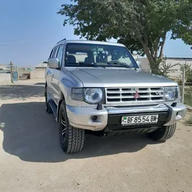 Mitsubishi Montero 1998