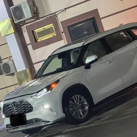 Toyota Highlander 2021
