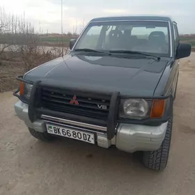 Mitsubishi Montero 1995