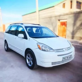 Toyota Sienna 2003