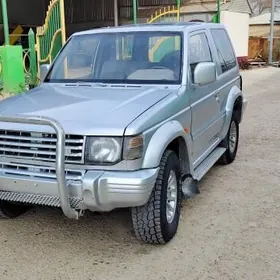 Mitsubishi Pajero 1991