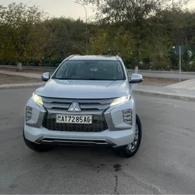 Mitsubishi Pajero 2020
