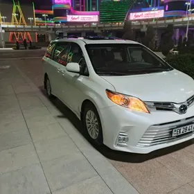 Toyota Sienna 2020
