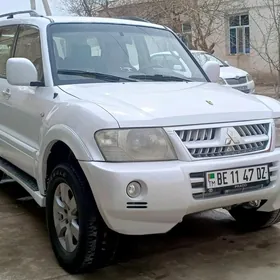 Mitsubishi Pajero 2003