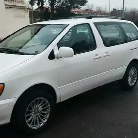 Toyota Sienna 2002