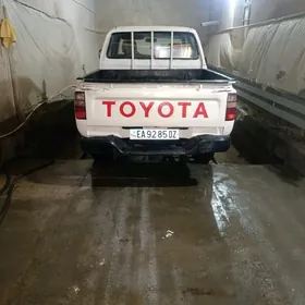 Toyota Hilux 2000