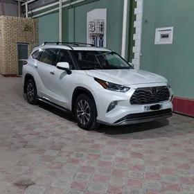 Toyota Highlander 2021
