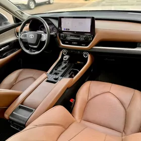 Toyota Grand Highlander 2024