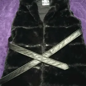 мехавая безрукавка