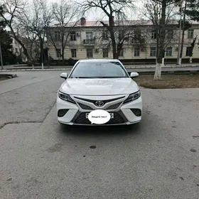 Toyota Camry 2018