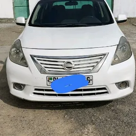 Nissan Versa 2013