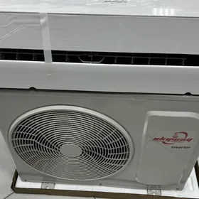 Kondisioner split skyway 12