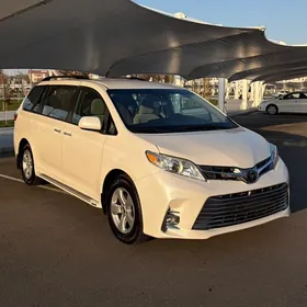Toyota Sienna 2018