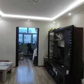 По Бомако 4 мкр 2х комнатная