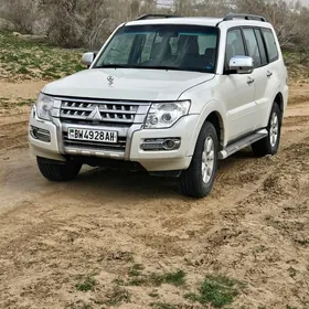 Mitsubishi Pajero 2014