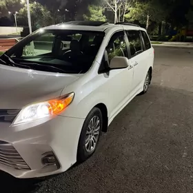 Toyota Sienna 2019