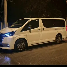 Toyota Hiace 2025