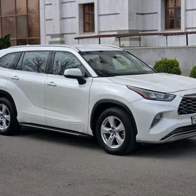 Toyota Highlander 2021