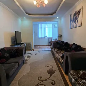 11 микр Айтакова 4 эт 3 комнат