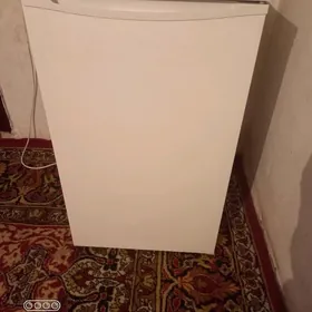 INDEZIT mini haladilnik