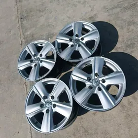 Toyota cemry R15 diska