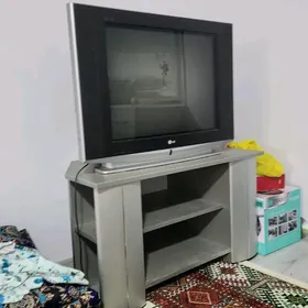 Telewizor  bilen pastawka